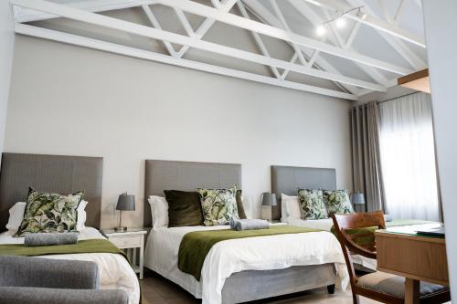 2 queen beds
