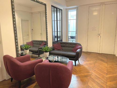 Paris Square - image 11