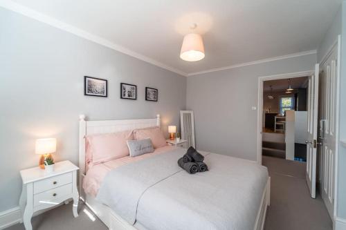 Picture of A Beautiful And Stylish 2 Bed Flat Close To Beach