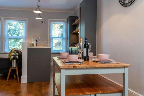 Picture of A Beautiful And Stylish 2 Bed Flat Close To Beach