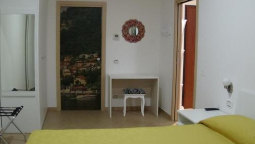One-Bedroom Apartment image 3