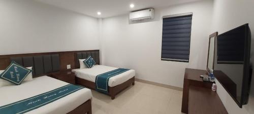 Double or Twin Room with Private Bathroom image 4