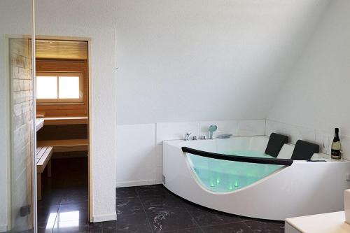 Schwarzwaldhaus24 - Ferienhaus mit Sauna, Whirlpool und Kamin