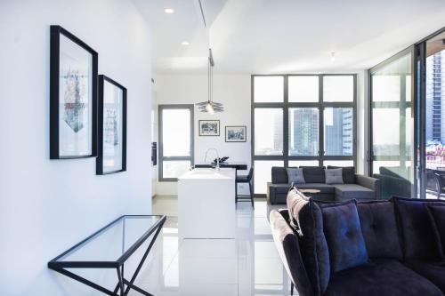 Spacious 3BR Close to Rothschild with MAMAD by HolyGuest - image 5