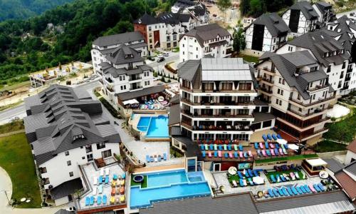 Milmari - Breakfast and pool, Kopaonik