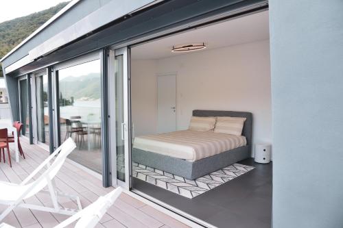 Lakeview Motta Penthouse in Melide - image 2