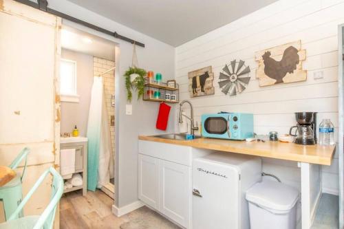 The Container Retreat @ 290 Wine Trail #8 Celebrate! in Stonewall (TX)