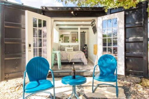 The Container Retreat @ 290 Wine Trail #10 Welcome friends! in Hye, USA