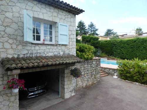 Exterior view, Villa Alessia in Laval