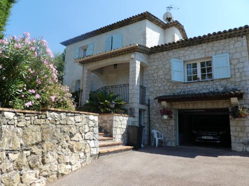 Exterior view, Villa Alessia in Laval