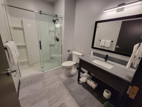 Watershed Hotel - image 5