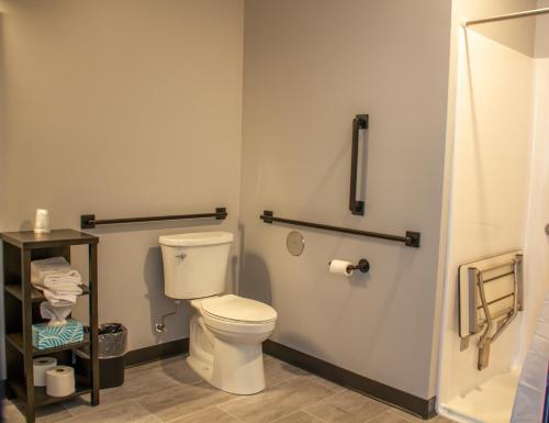 Watershed Hotel - image 9