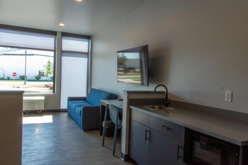 Watershed Hotel - image 7