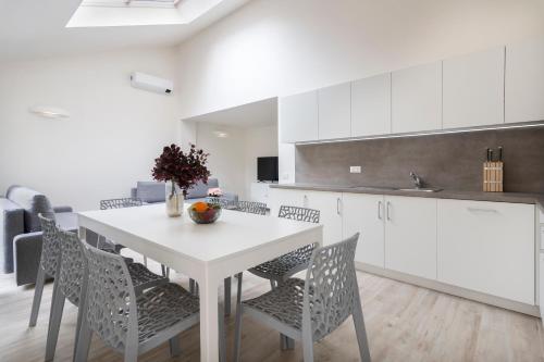 Kinsky Garden Apartments and Suites by Dwellfort 2