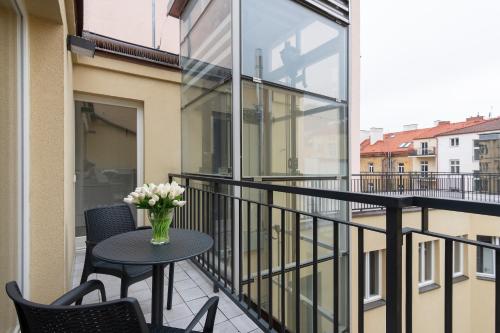 Kinsky Garden Apartments and Suites by Dwellfort 3