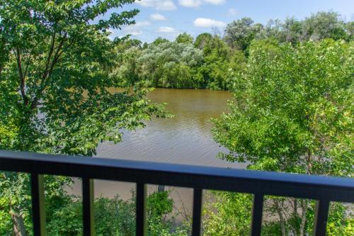Watershed Hotel - image 14