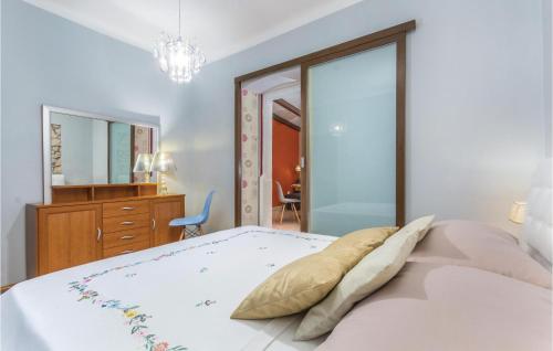  Nice apartment in Labin with 2 Bedrooms, WiFi and Outdoor swimming pool in Labin