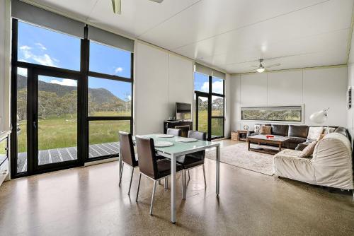 Ecocrackenback 7 Sustainable Chalet Close To The Slopes