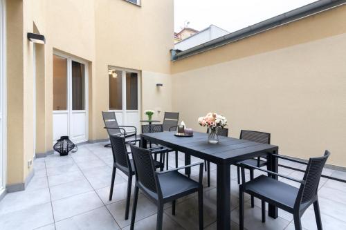 Kinsky Garden Apartments and Suites by Dwellfort 4