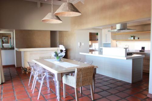 Wyposażenie, Langebaan Kite Cottages in Beachfront