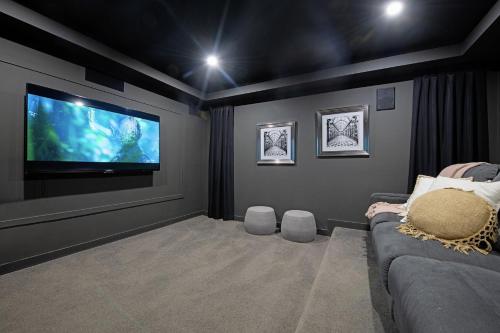 Luxico The Grand (Heated Pool)