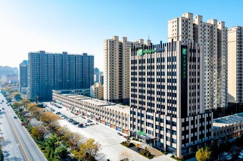 409309943 Holiday Inn Express Xinji City Center by IHG