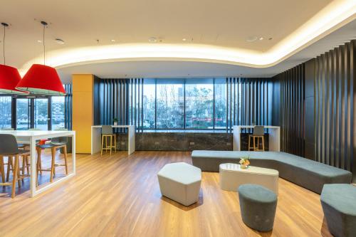 409310139 Holiday Inn Express Xinji City Center by IHG