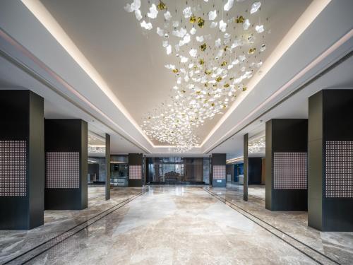 409310143 Holiday Inn Express Xinji City Center by IHG