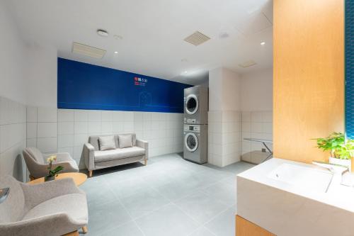 409310147 Holiday Inn Express Xinji City Center by IHG