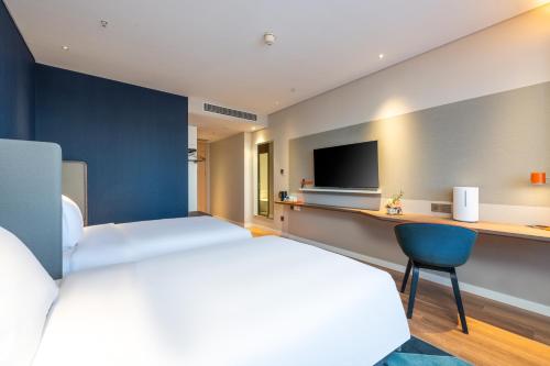 409338407 Holiday Inn Express Xinji City Center by IHG