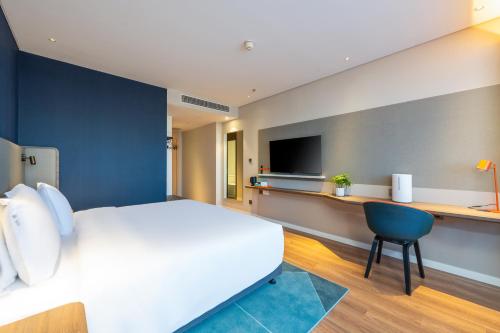 409338458 Holiday Inn Express Xinji City Center by IHG