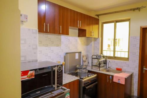 Cocina, Lux Suites Greatwall Gardens Apartments in Athi River
