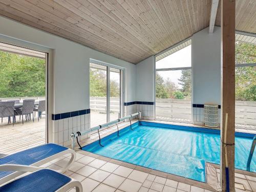 สระว่ายน้ำ, person holiday home in Hundested-By Traum in ฮันเดอสเทด