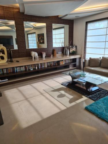 大堂, YUHI MANSIONS A Boutique Hotel in 古爾岡