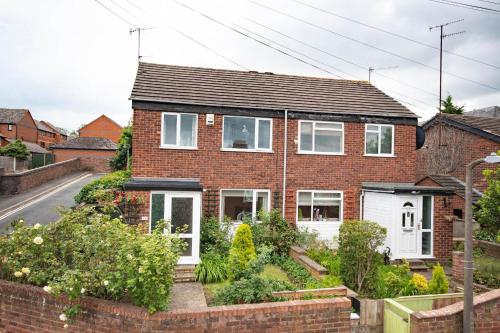 3-bedroom house with garden, conservatory, in centre of Worcester