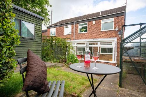 3-bedroom house with garden, conservatory, in centre of Worcester