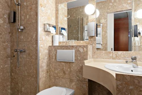 Best Western Strand Hotel - image 2