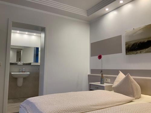 1 queen bed