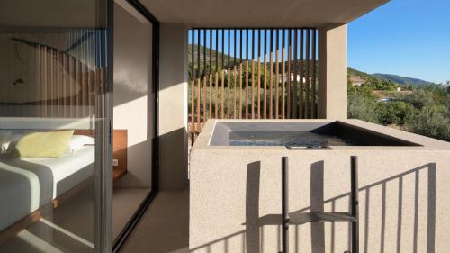 Karstais baseins, Ilya Botanic Suites in Steni Vala Alonissos