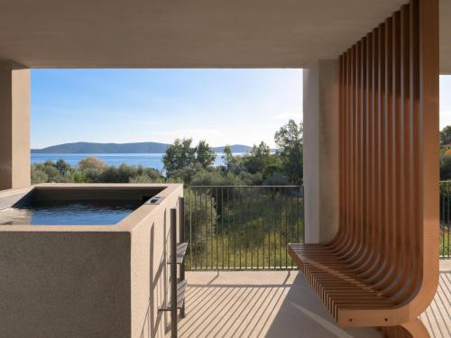 Karstais baseins, Ilya Botanic Suites in Steni Vala Alonissos