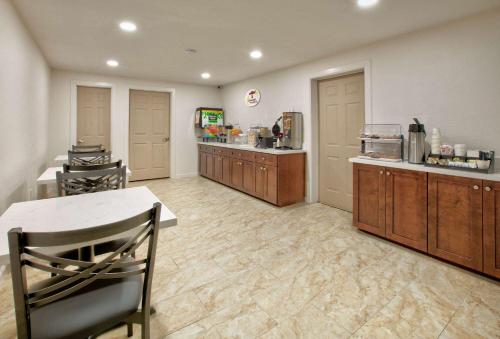 อาหารและเครื่องดื่ม, Super 8 by Wyndham Victoria / South / Hwy 59 in วิกตอเรีย (TX)