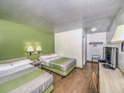 Motel 6-Colorado Springs CO - image 3