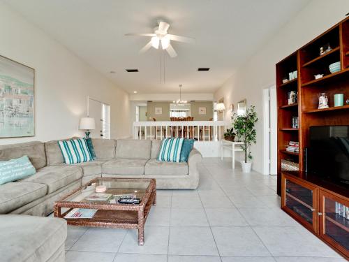 Our House at the Beach 222, Sleeps 4, 2 Bedroom, Tennis, Heated Pool in Siesta Key, USA