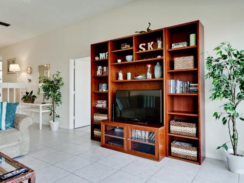 Our House at the Beach 222, Sleeps 4, 2 Bedroom, Tennis, Heated Pool in Siesta Key, USA
