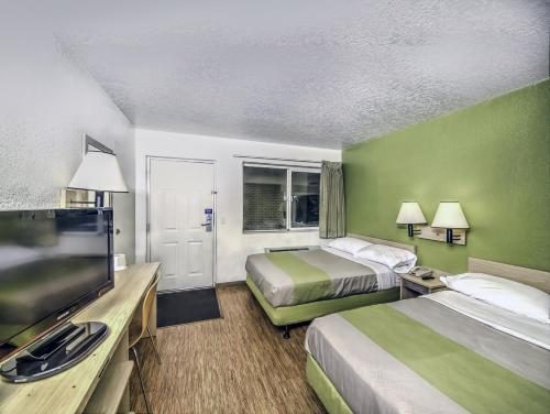 Motel 6-Colorado Springs CO - image 6