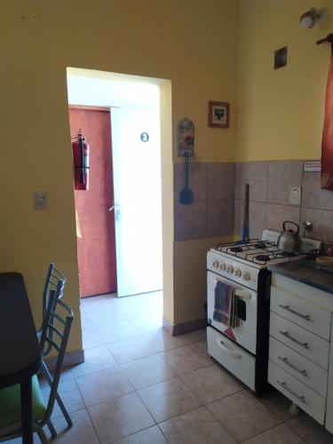 Kitchen, Deptos Peumayen Familiar - Parking - Excelente Ubicacion - Full Equipado in Río Colorado