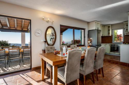 Konyha, Villa Runje in Zrnovnica