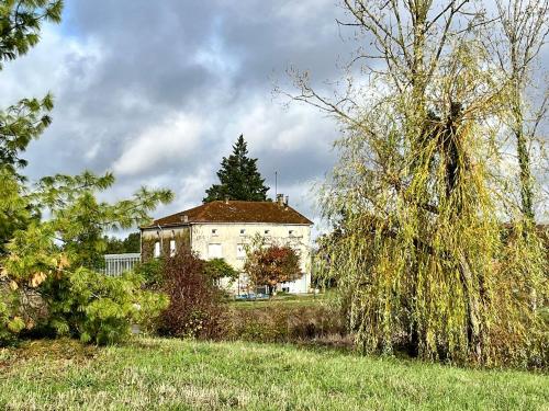 Domaine familial, Nature et Piscine gîte à louer Bourran