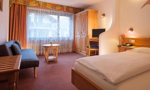 3 twin beds