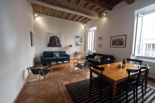 Artsy and elegant apartment near Pantheon, Roma